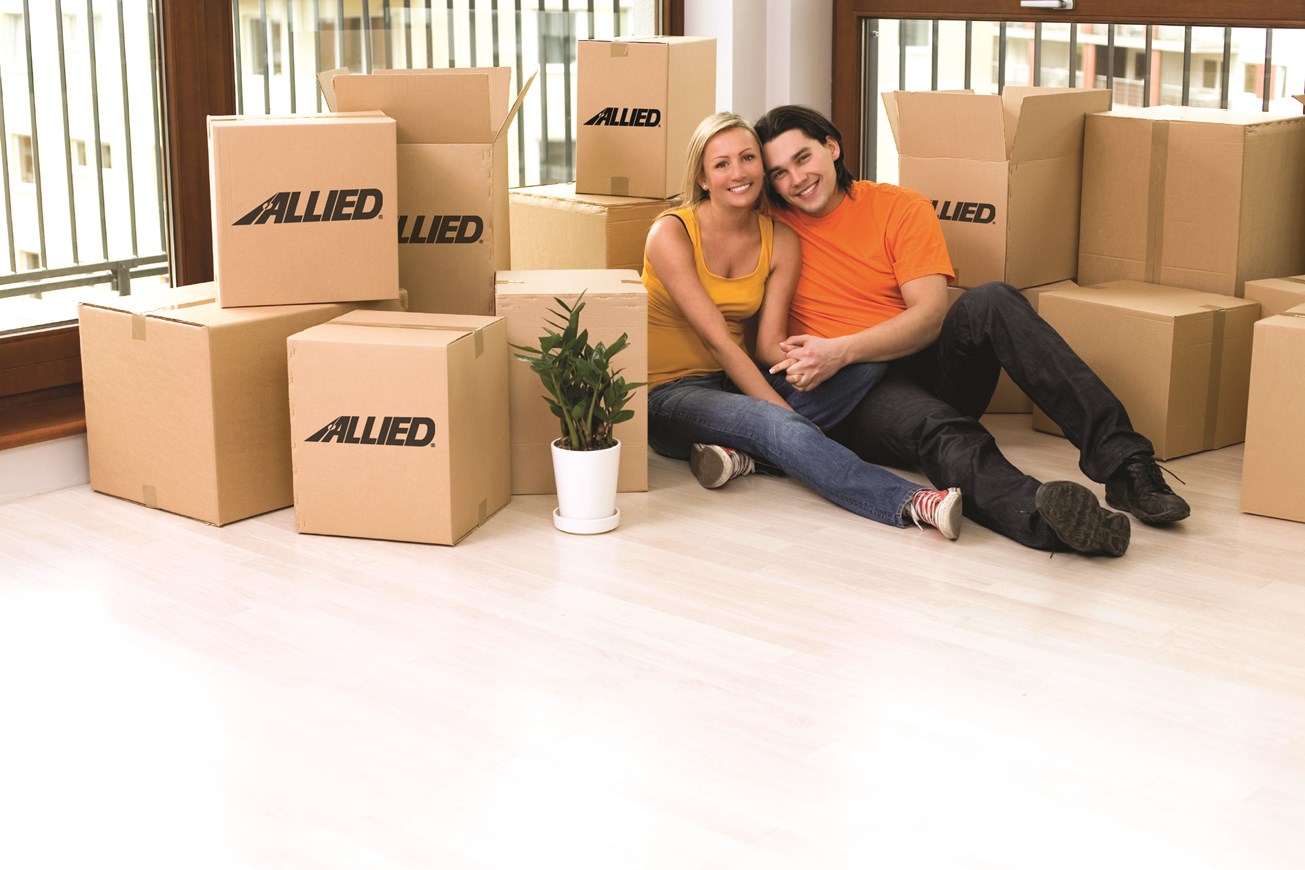 Couple_with_Allied_Boxes